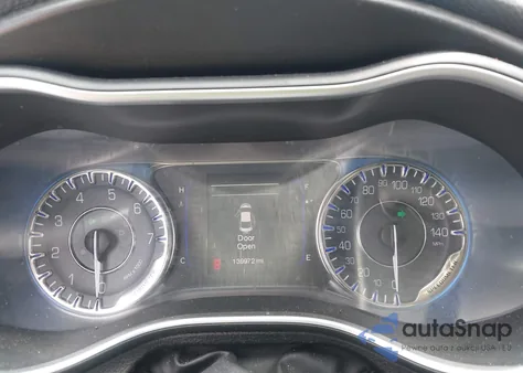 2015 Chrysler 200 Lx z USA, uszkodzony, nr VIN 1C3CCCFB5FN588802